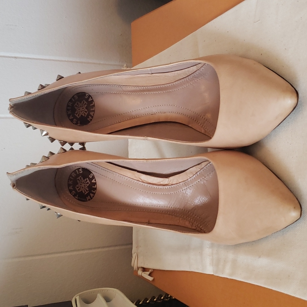 Tsakiris Mallas pumps with spikes